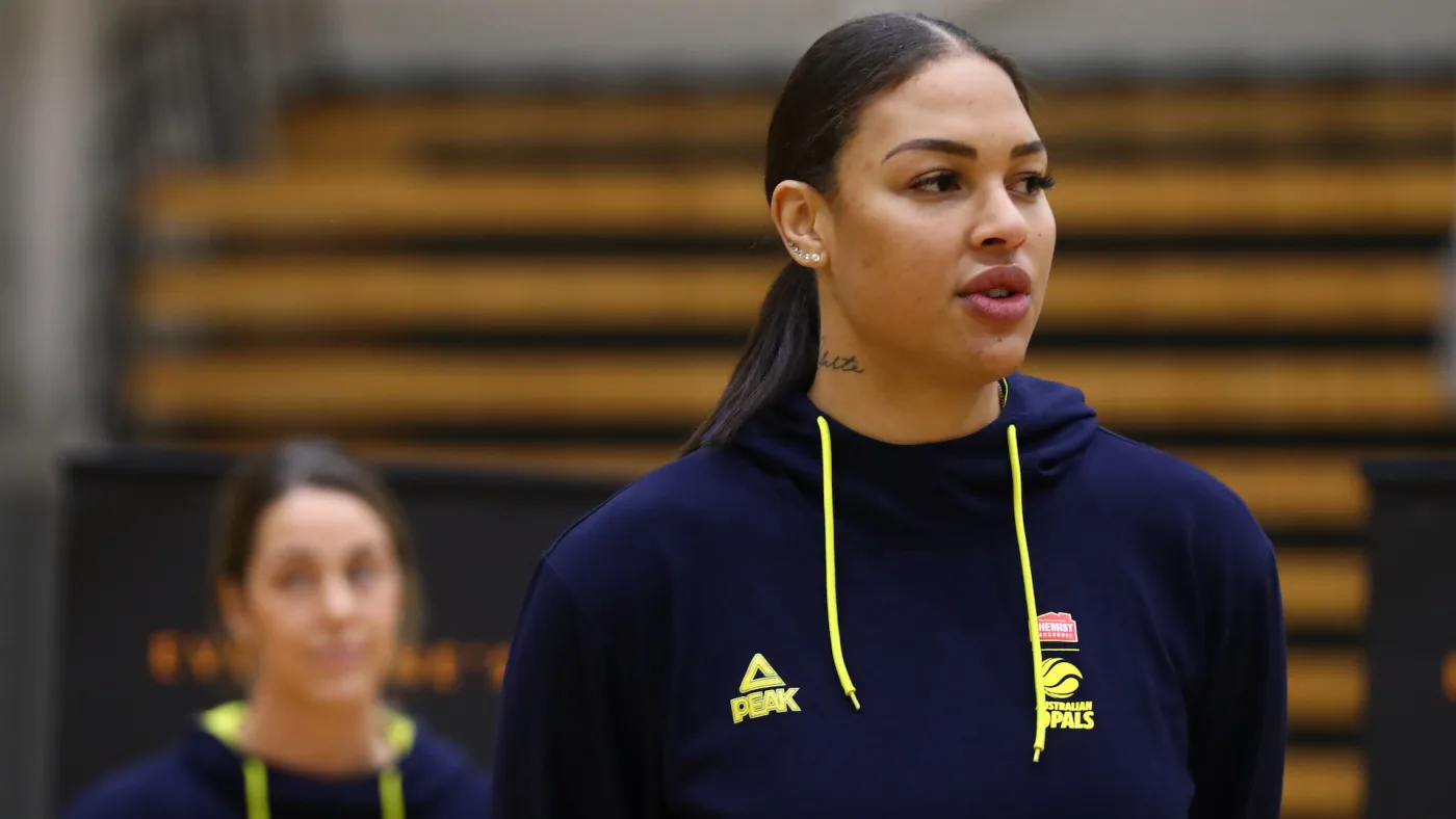 facts about liz cambage